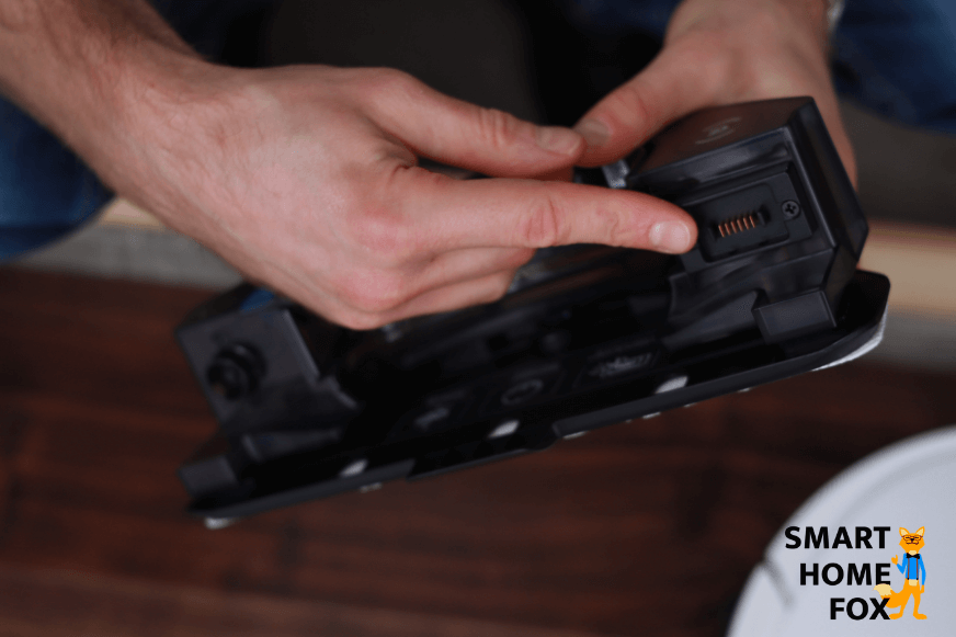 Electrical contacts on the OZMO Pro water tank